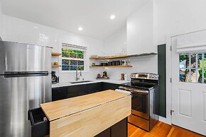 'the Hammersley' Luxury Waterfront Estate!