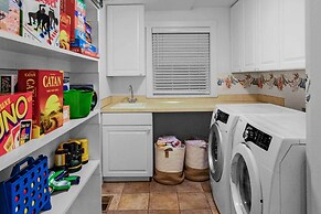 'the Hammersley' Luxury Waterfront Estate!