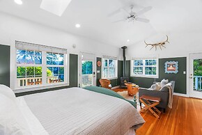 'the Hammersley' Luxury Waterfront Estate!