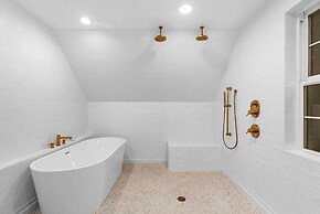 'the Hammersley' Luxury Waterfront Estate!