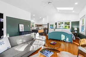 'the Hammersley' Luxury Waterfront Estate!