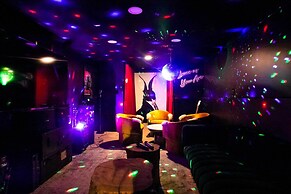 'the Hammersley' Luxury Waterfront Estate!