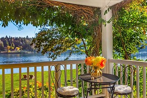 'the Hammersley' Luxury Waterfront Estate!