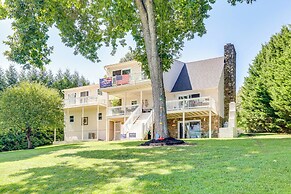 Smith Mountain Lake Retreat w/ Private Beach!