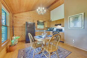 Studio w/ Mtn Views, 1 Mi to Thorncrown Chapel!