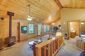 Studio w/ Mtn Views, 1 Mi to Thorncrown Chapel!