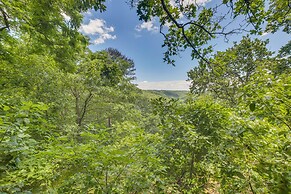 Studio w/ Mtn Views, 1 Mi to Thorncrown Chapel!
