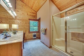 Studio w/ Mtn Views, 1 Mi to Thorncrown Chapel!