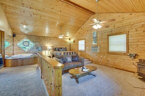 Studio w/ Mtn Views, 1 Mi to Thorncrown Chapel!