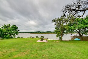 Sunny Lakefront Family Paradise w/ Deck & 2 Kayaks