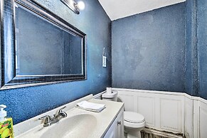 Sunny Lakefront Family Paradise w/ Deck & 2 Kayaks