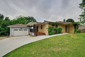 Sunny Lakefront Family Paradise w/ Deck & 2 Kayaks