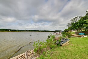 Sunny Lakefront Family Paradise w/ Deck & 2 Kayaks