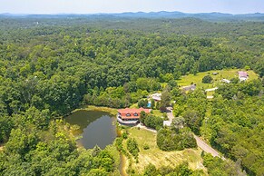 Strawberry Plains Cabin: Private Pond & Game Room!