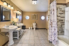 Strawberry Plains Cabin: Private Pond & Game Room!