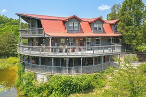 Strawberry Plains Cabin: Private Pond & Game Room!