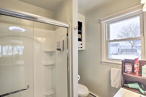 Two Rivers Thiede House - Walk to Lake Michigan!