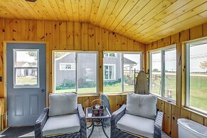 Two Rivers Thiede House - Walk to Lake Michigan!