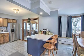 Two Rivers Thiede House - Walk to Lake Michigan!