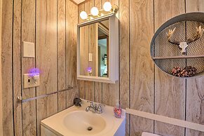 Arrowhead Lake Amenities: Quaint Home w/ Fireplace