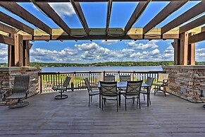 Arrowhead Lake Amenities: Quaint Home w/ Fireplace