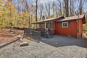 Arrowhead Lake Amenities: Quaint Home w/ Fireplace