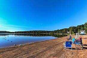 Arrowhead Lake Amenities: Quaint Home w/ Fireplace