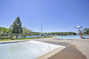 Arrowhead Lake Amenities: Quaint Home w/ Fireplace