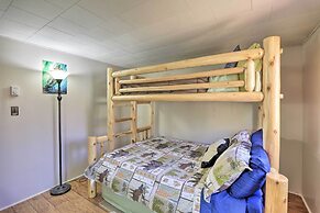 Arrowhead Lake Amenities: Quaint Home w/ Fireplace