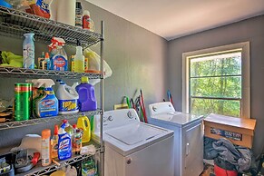 Secluded Baton Rouge Area Hideaway w/ Lawn!