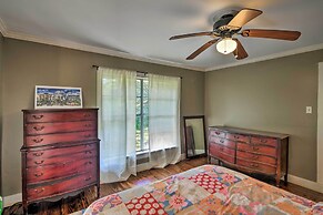 Secluded Baton Rouge Area Hideaway w/ Lawn!