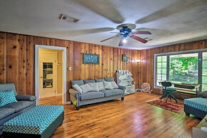 Secluded Baton Rouge Area Hideaway w/ Lawn!
