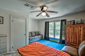 Secluded Baton Rouge Area Hideaway w/ Lawn!