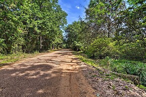 Secluded Baton Rouge Area Hideaway w/ Lawn!