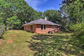 Secluded Baton Rouge Area Hideaway w/ Lawn!