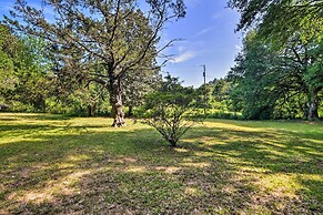 Secluded Baton Rouge Area Hideaway w/ Lawn!