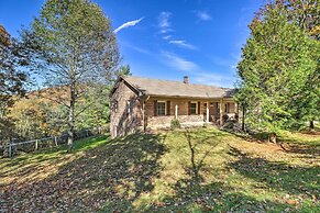 Welcoming Boone Getaway Near Hiking + Skiing!