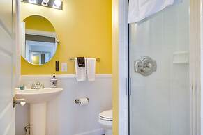 Spacious Prospect Cottage w/ Deck & Scenic Views