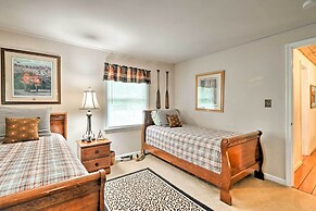 Relaxing Eagle Rock Resort Home - 1 Block to Lake!