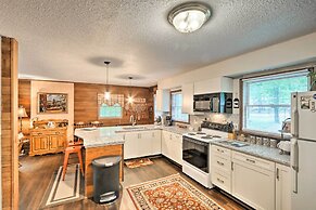 Relaxing Eagle Rock Resort Home - 1 Block to Lake!