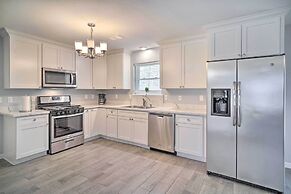 Updated Baton Rouge Home w/ Grill ~ 10 Mi to Dtwn!