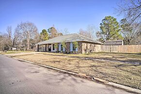 Updated Baton Rouge Home w/ Grill ~ 10 Mi to Dtwn!