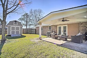 Updated Baton Rouge Home w/ Grill ~ 10 Mi to Dtwn!