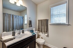 Pet-friendly Home: Spacious Yard + Community Perks