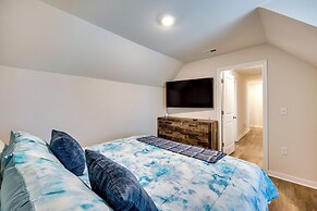 Pet-friendly Home: Spacious Yard + Community Perks