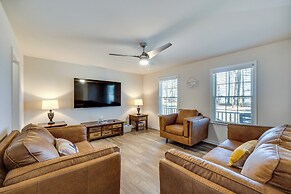 Pet-friendly Home: Spacious Yard + Community Perks