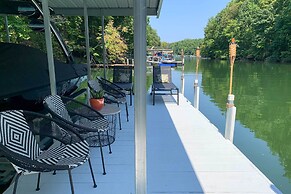 Lak Haus: Resort-style Home on Tims Ford Lake!