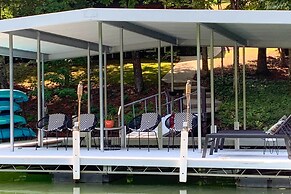 Lak Haus: Resort-style Home on Tims Ford Lake!
