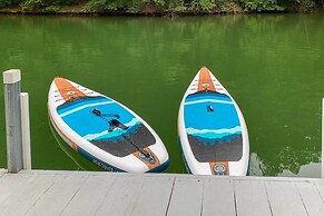 Lak Haus: Resort-style Home on Tims Ford Lake!