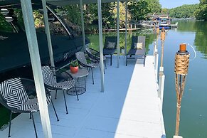 Lak Haus: Resort-style Home on Tims Ford Lake!